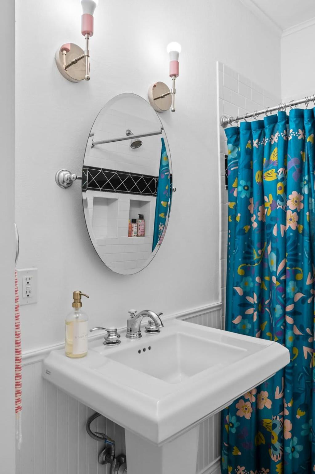 Pink Duchess - Mins To Main Hot Tub & Fire Pit Villa Fredericksburg Exterior foto