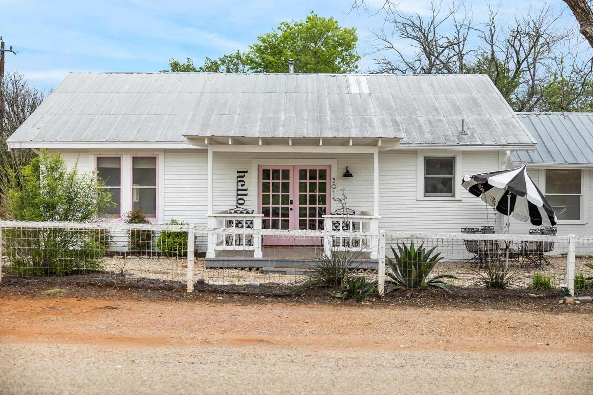 Pink Duchess - Mins To Main Hot Tub & Fire Pit Villa Fredericksburg Exterior foto