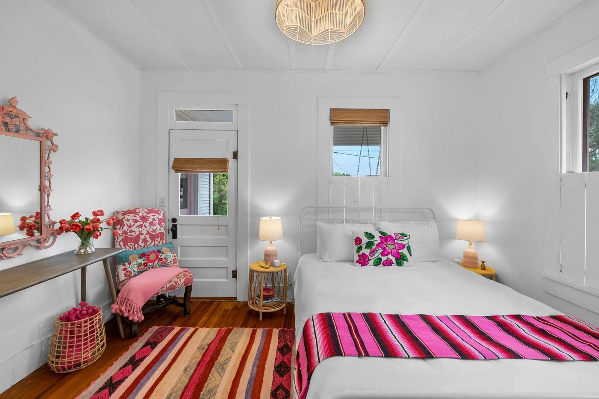 Pink Duchess - Mins To Main Hot Tub & Fire Pit Villa Fredericksburg Exterior foto